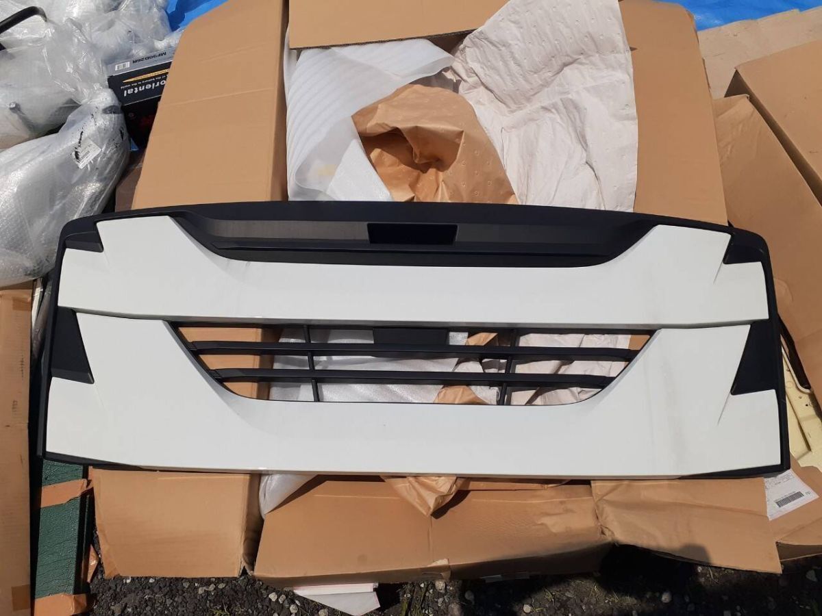 フロントグリル バンパー いすゞ (未使用)【茨城県坂東市発】LP07-3794拍卖