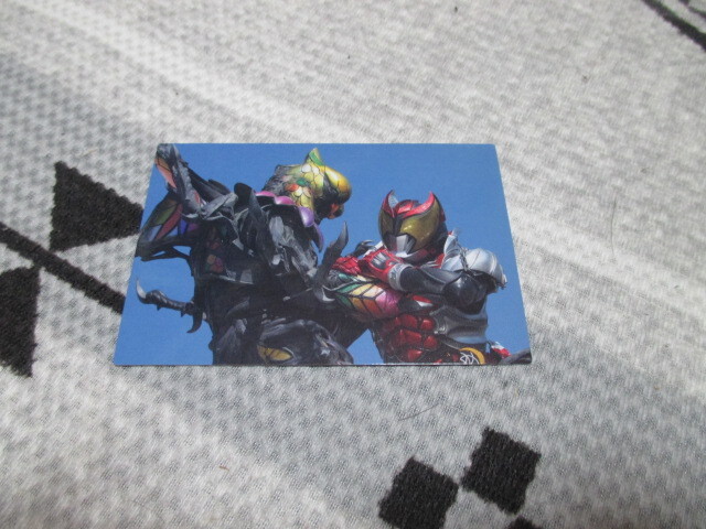 カルビー仮面ライダーカードR ★ 988 仮面ライダーキバ vs スパイダーファンガイア拍卖