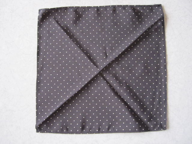 ポケットチーフ ドット柄 黒地×白ドット 拍卖