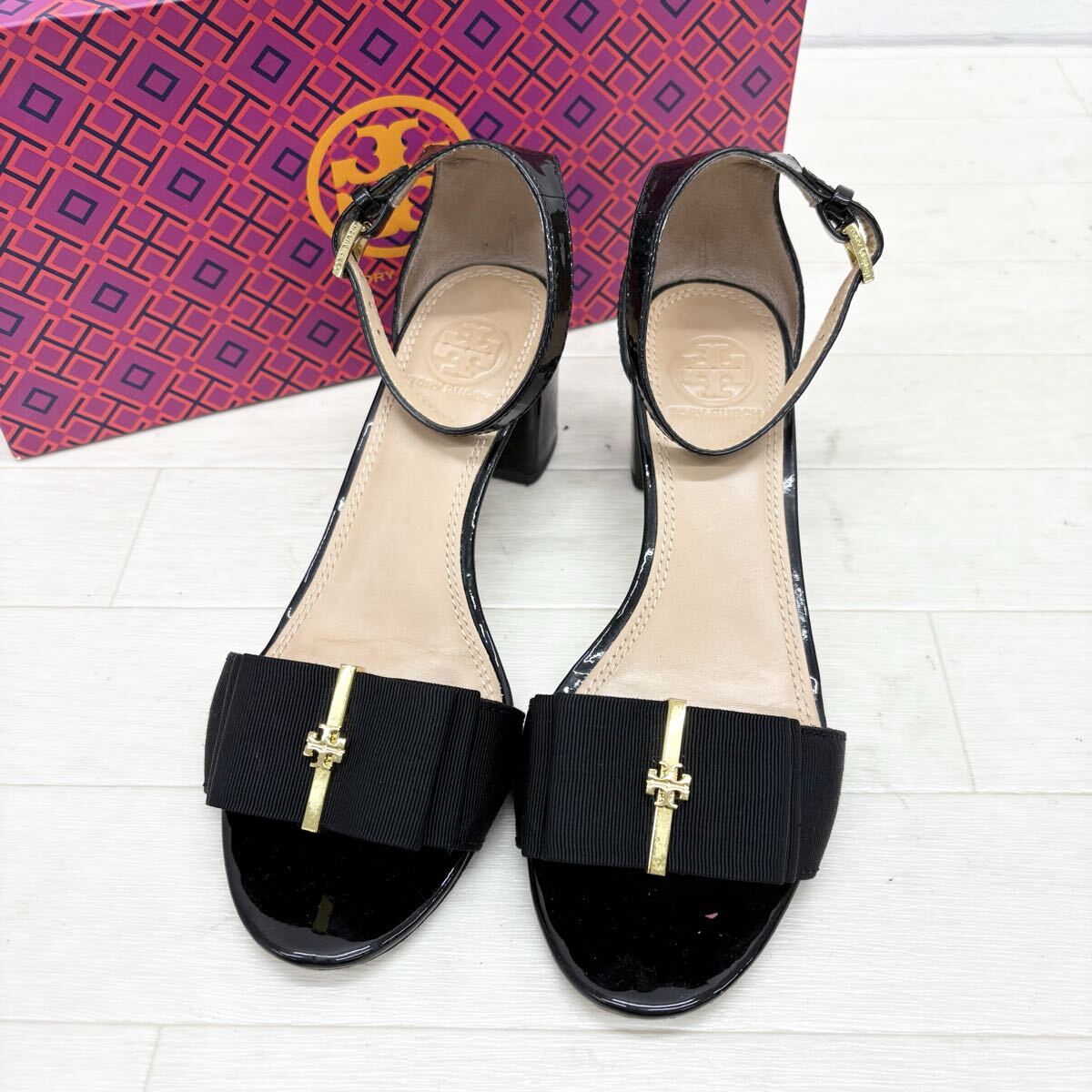 M28〓 ② TORY BURCH トリーバーチ アンクルストラップサンダル レディース サイズ6M ブラック 靴 シューズ カジュアル拍卖