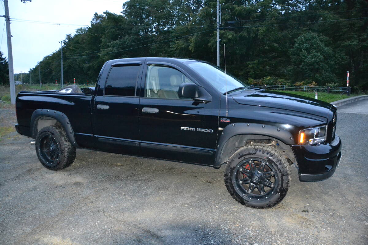 北海道旭川近郊 ダッジラム ピックアップ RAM1500 SLT 5.7L HEMI ララミー クワッドキャブ 4WD 車検R8年9月 V8タンドラ 拍卖