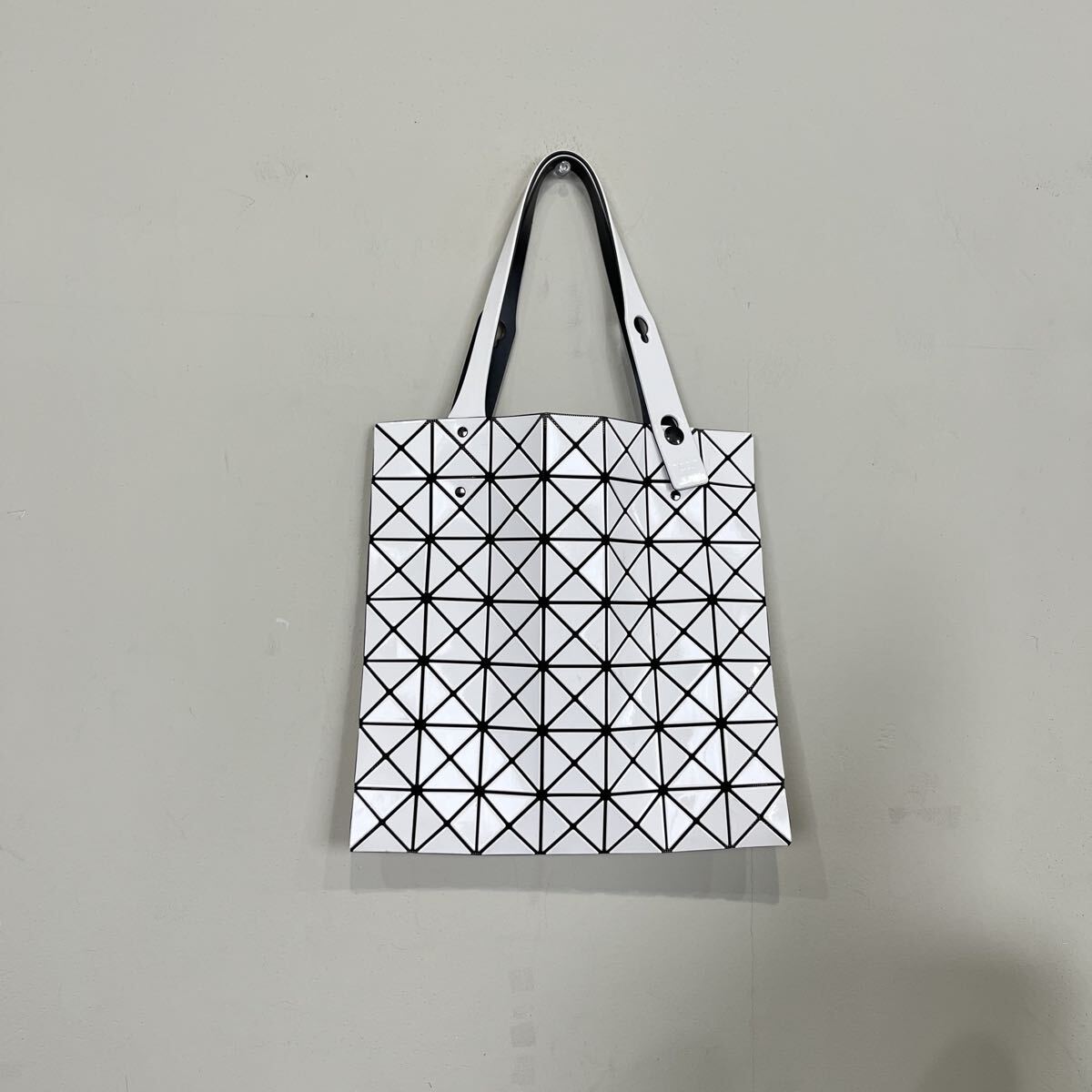 (す)BAOBAO バオバオ ISSEY MIYAKE イッセイミヤケ ホワイト PVC ハンドバッグ トートバッグ 日本製 レディース BB93-AG047拍卖
