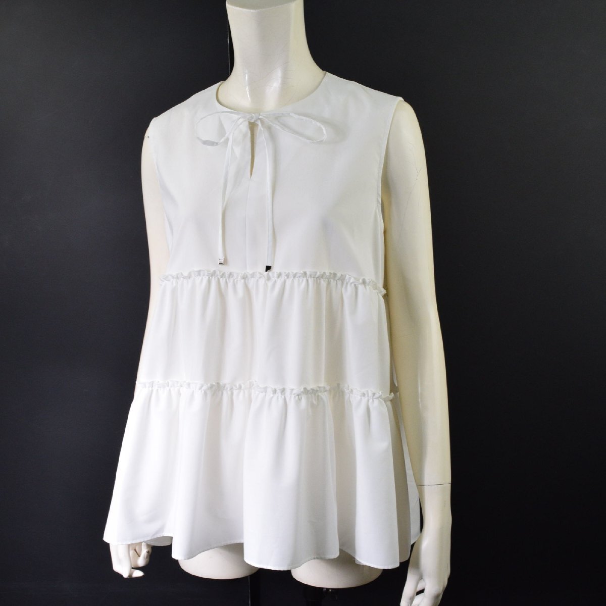 2336-25Q0009★Mプルミエ M-PREMIER★美品 ノースリーブ ギャザー 切替 フレア ブラウス 38 白 ホワイト 春夏 31900円拍卖