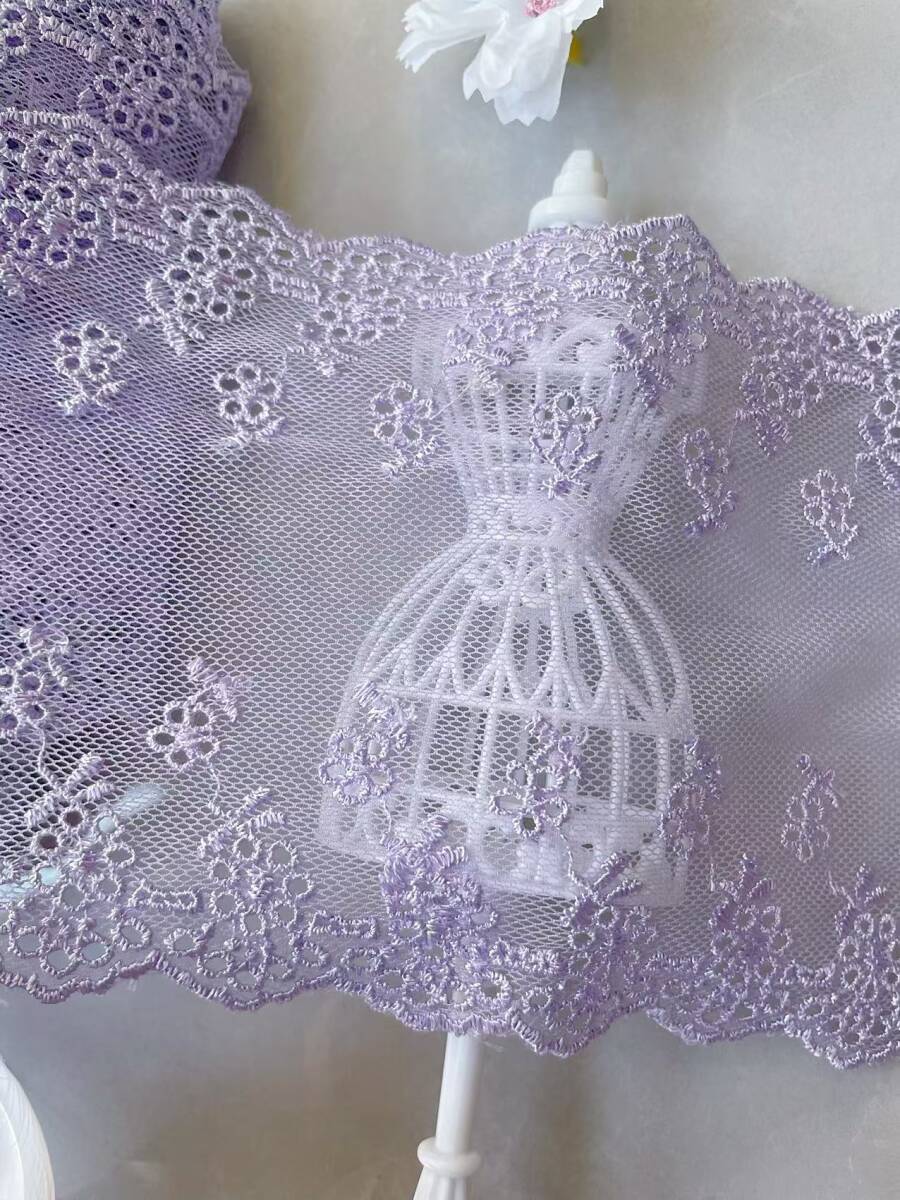№116 両山花柄チュールレース 紫色拍卖