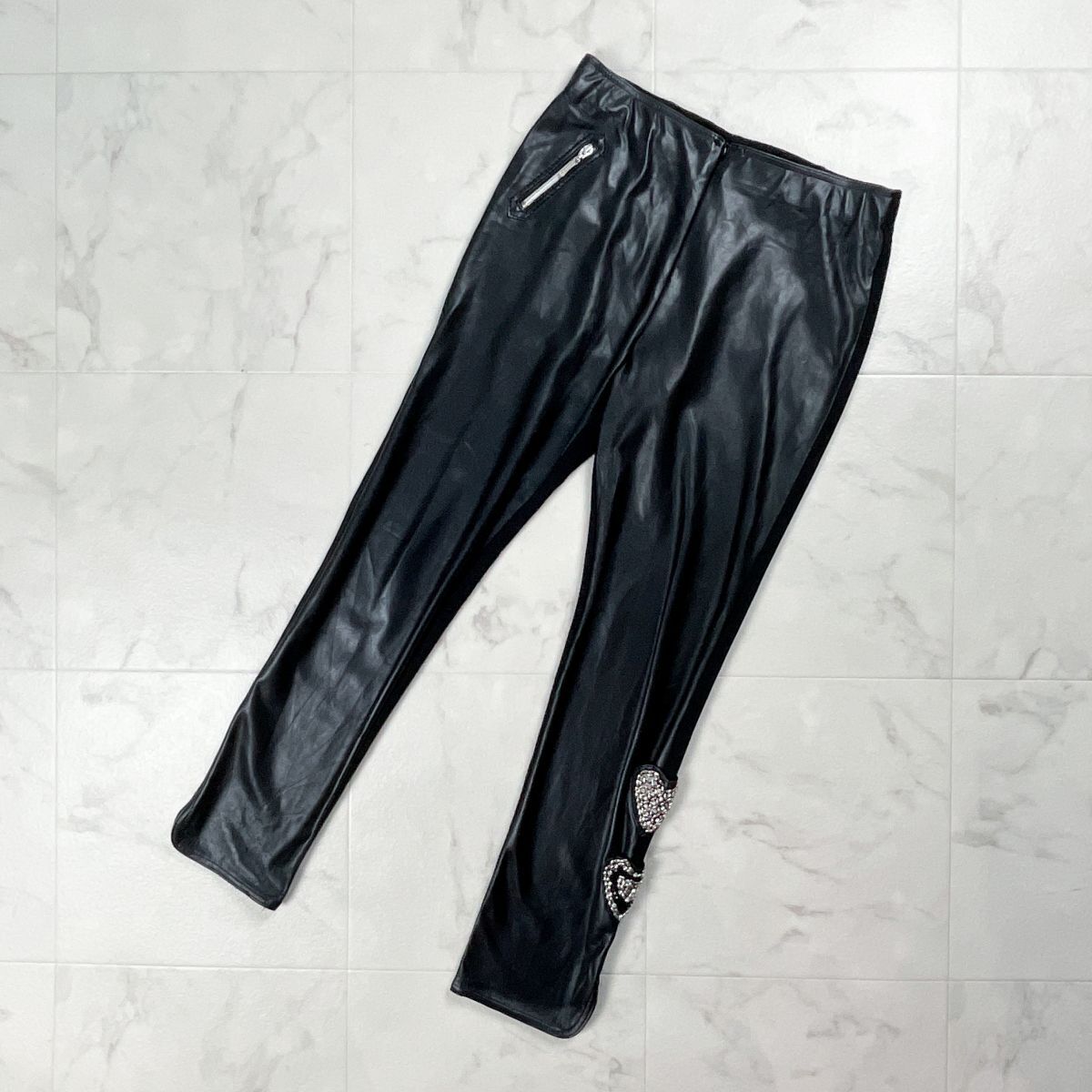 伊太利屋 イタリヤ フェイクレザー 異素材ドッキングテーパードパンツ クロップド丈 ビーズ刺繍 レディース 黒 ブラック サイズ7*GD63拍卖