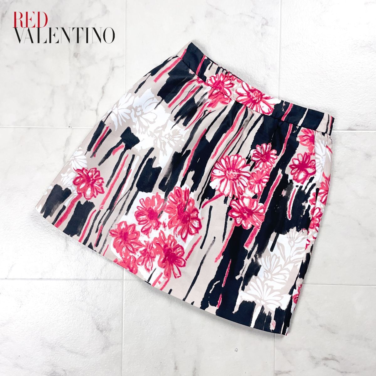 美品 RED VALENTINO レッドバレンティノ 花柄スカート 台形 裏地付き ブラック系 黒 サイズ38*GD768拍卖