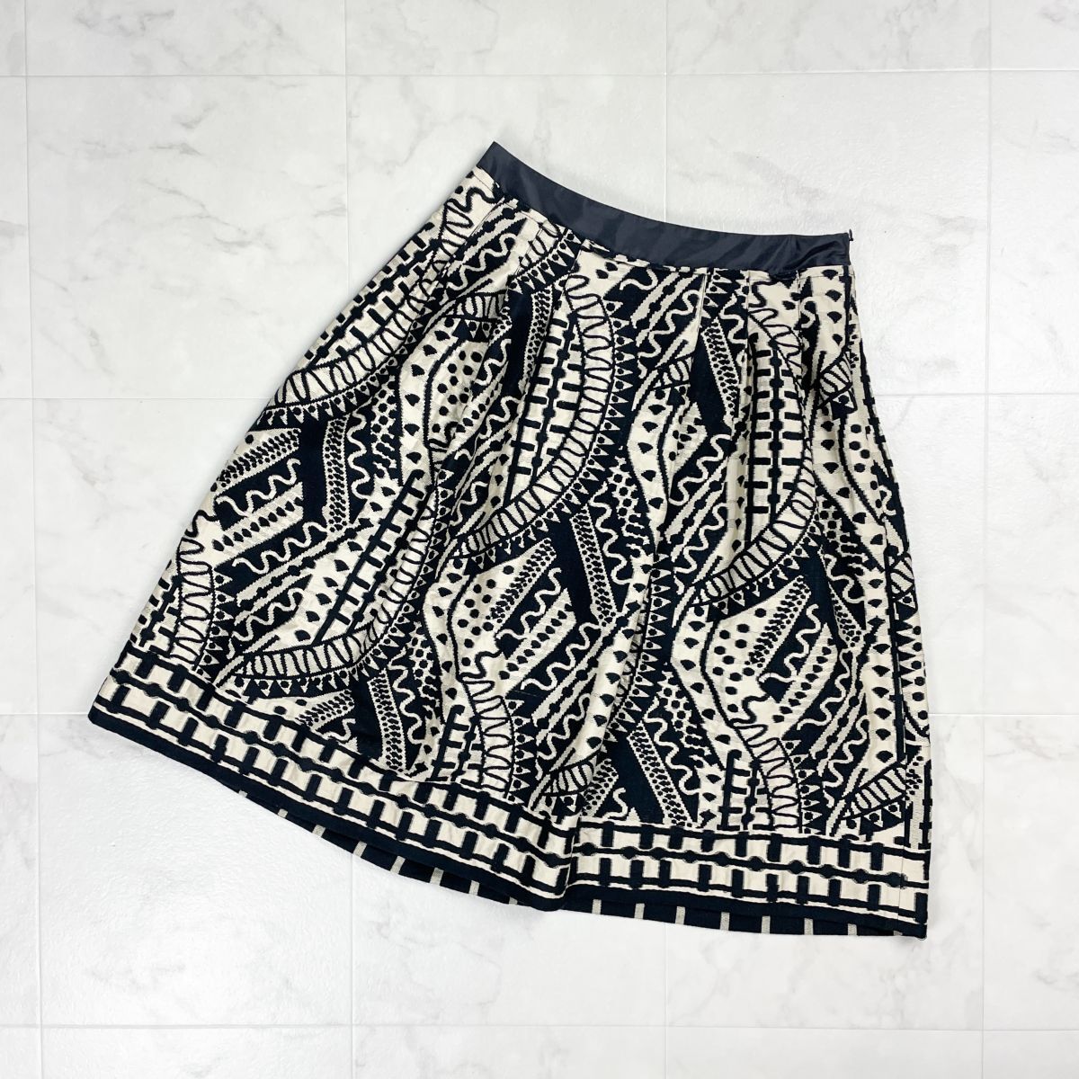 美品 HIROKO KOSHINO ヒロココシノ 幾何学柄タックフレアスカート ミモレ丈 裏地付き サイズ40*GD1202拍卖