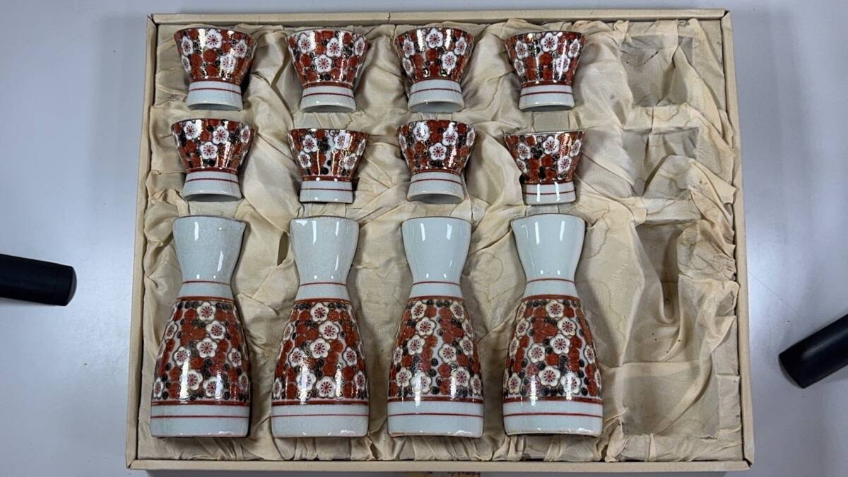 九谷焼 藤山 梅詰十客酒器 アンティークセット 徳利:4 & おちょこ:7+1 レア物 現状渡し品 送料無料 /検索:益子焼 薩摩焼 会津焼 拍卖