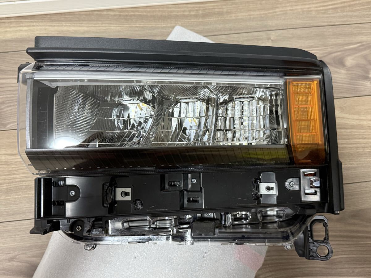 新型 ランドクルーザー250 純正品 ヘッドライト 刻印4V拍卖