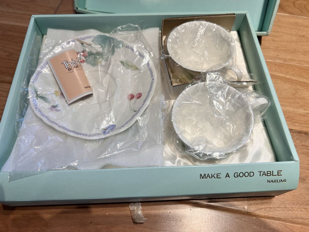 ナルミ(NARUMI)のボーンチャイナ製カップ&ソーサーのセット ティーカップ ペア ソーサー拍卖