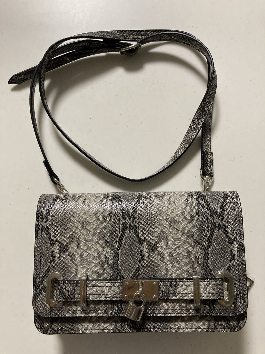 ☆美品☆ AZUL BY MOUSSY 財布一体型 ショルダーバッグ ショルダーウォレット 2way パイソン柄 アズール拍卖