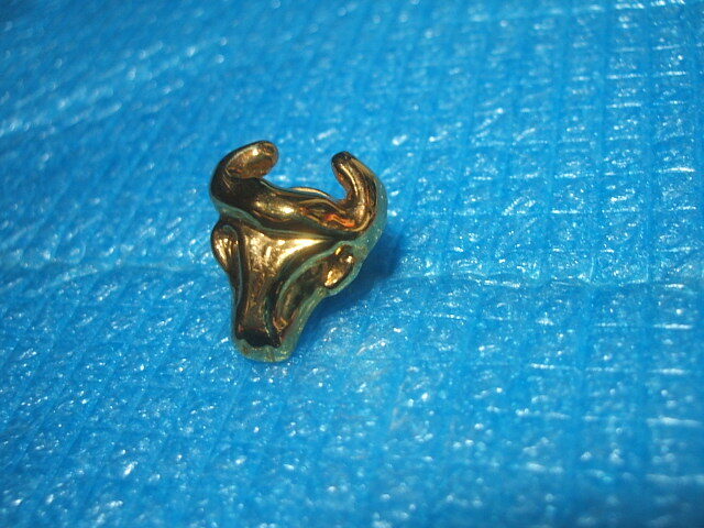 レア!美品!Christian Lacroix ARTHUS BERTRAND クリスチャンラクロワ(ア ルテュスベルトラン) の バッファローピンバッジ拍卖