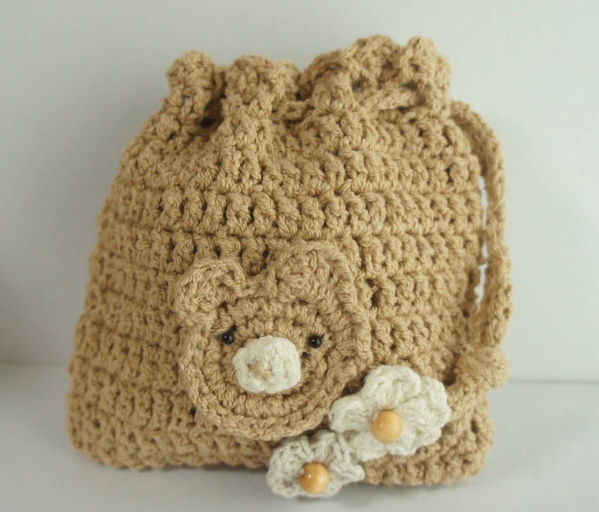 ♪ ハンドメイド 巾着 かぎ針編み 手編み くま お花 ウッドビーズ ビーズ拍卖