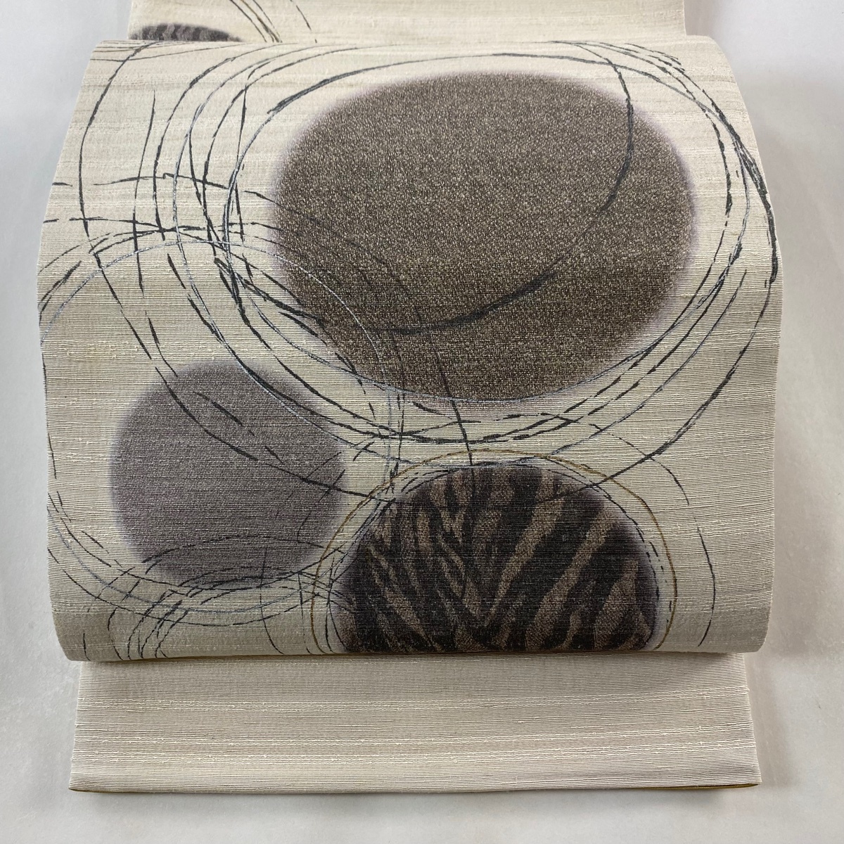 袋帯 名品 幾何学 金彩 薄茶色 お太鼓柄 正絹 【中古】拍卖