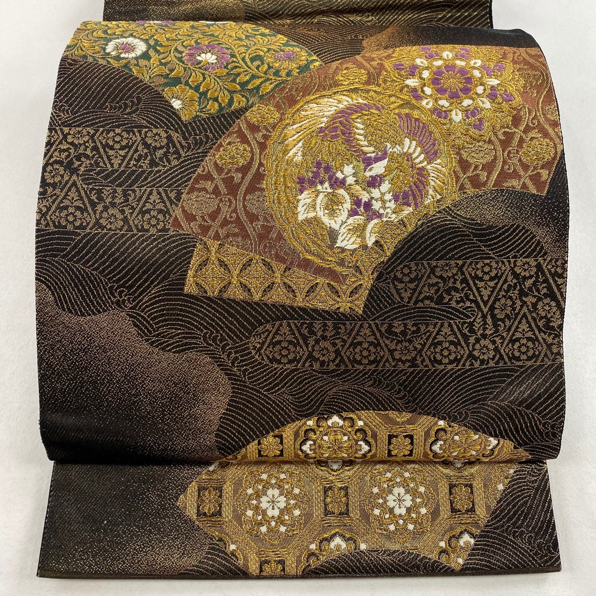 袋帯 美品 名品 じゅらく 落款 帝王紫 華文 扇面 刺繍 金糸 黒 お太鼓柄 正絹 【中古】拍卖