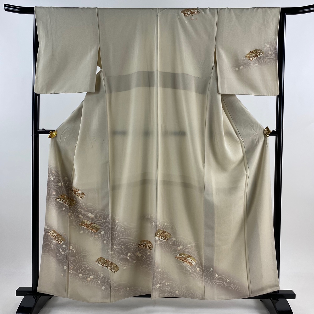 訪問着 身丈159.5cm 裄丈65cm M 袷 ご祝儀袋 波 金彩 金糸 薄茶色 正絹 秀品 一つ紋 【中古】拍卖