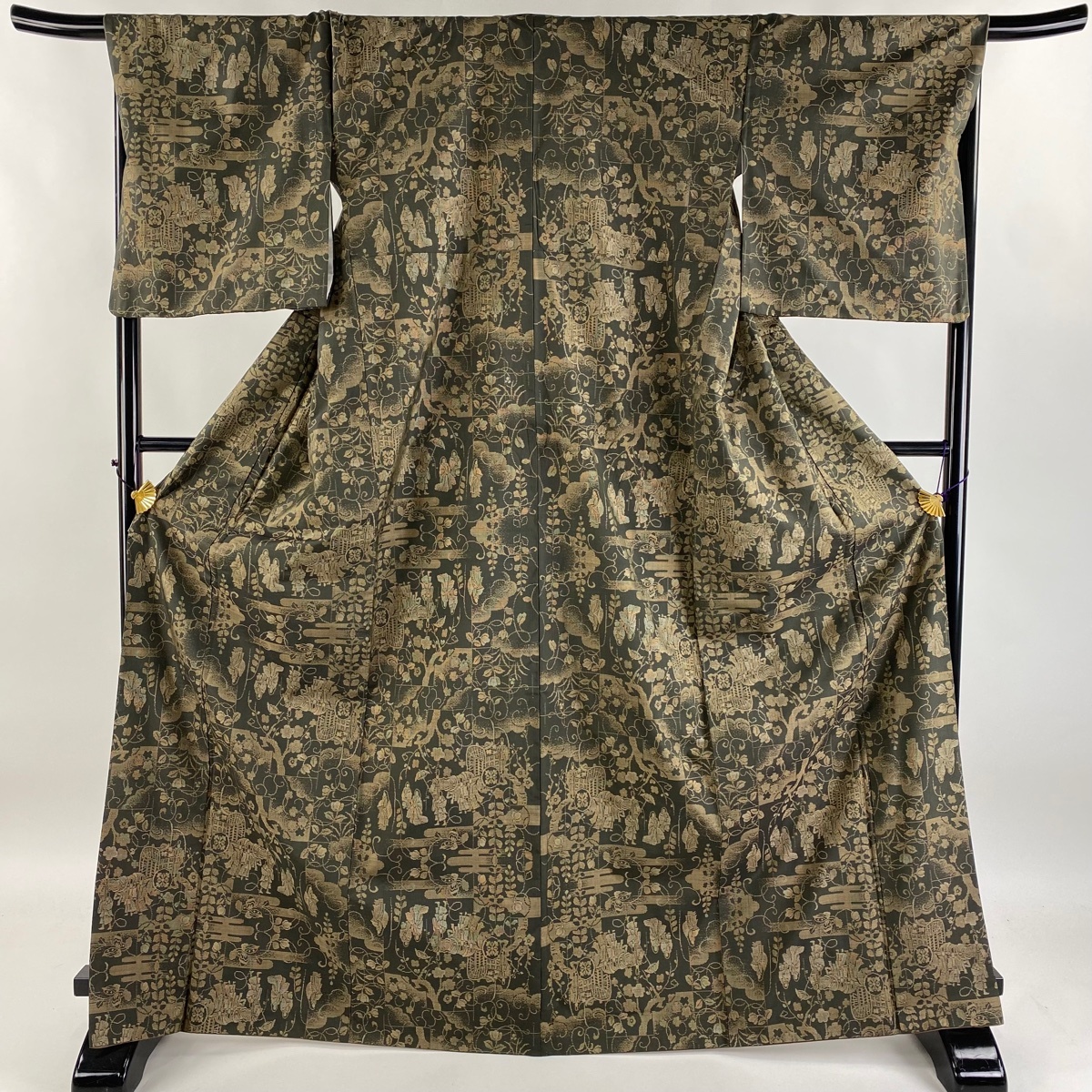 紬 身丈169cm 裄丈68.5cm L 袷 人物 御所車 茶緑色 正絹 秀品 【中古】拍卖