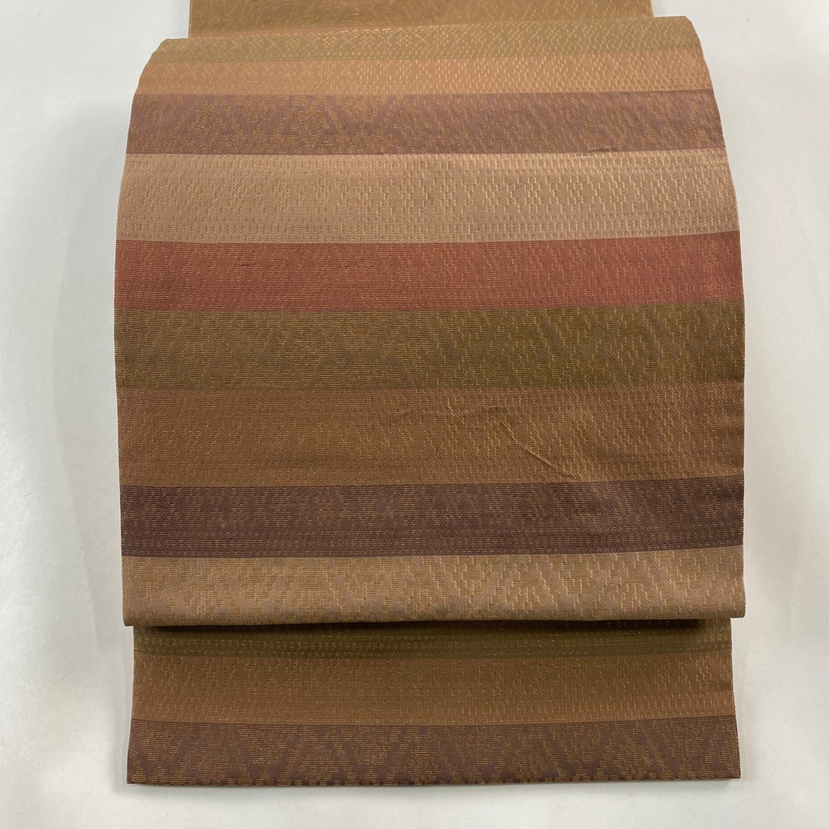 開き名古屋帯 秀品 織悦 落款 縞 幾何学 金糸 赤茶 正絹 【中古】拍卖