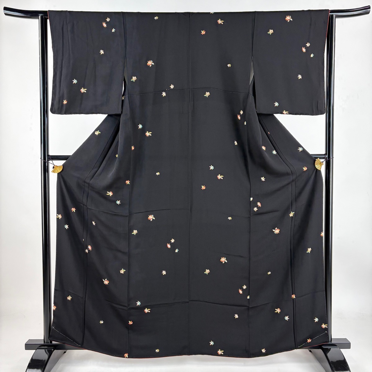 小紋 身丈162.5cm 裄丈63.5cm S 袷 楓 花 金彩 縮緬 黒 正絹 美品 秀品 【中古】拍卖