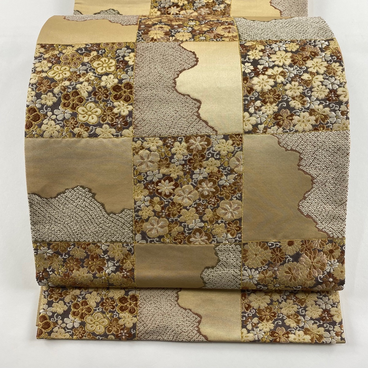 袋帯 美品 秀品 市松 梅唐草 唐織 箔 ベージュ 六通 正絹 【中古】拍卖