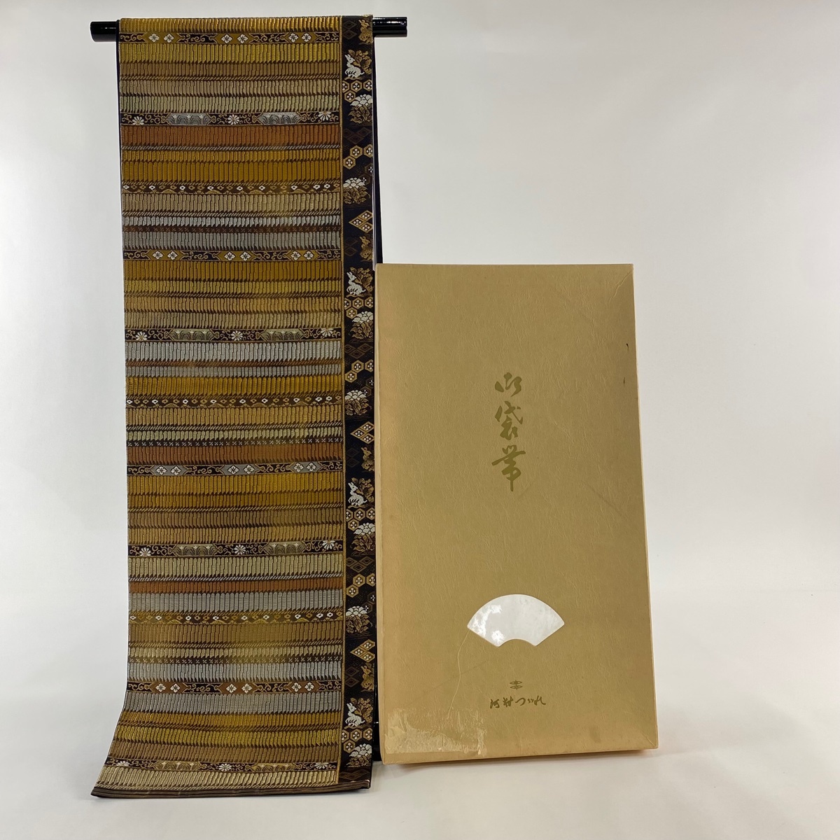 袋帯 逸品 河村織物 落款 証紙 共箱付き 手おり 源平威紋 花鳥 金銀糸 箔 金色 六通 正絹 【中古】拍卖