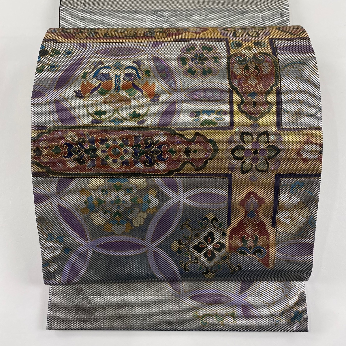 袋帯 美品 名品 落款 伝統箔匠 綴螺鈿きらら 七宝華文 向かい鳥 箔 銀色 お太鼓柄 正絹 【中古】拍卖