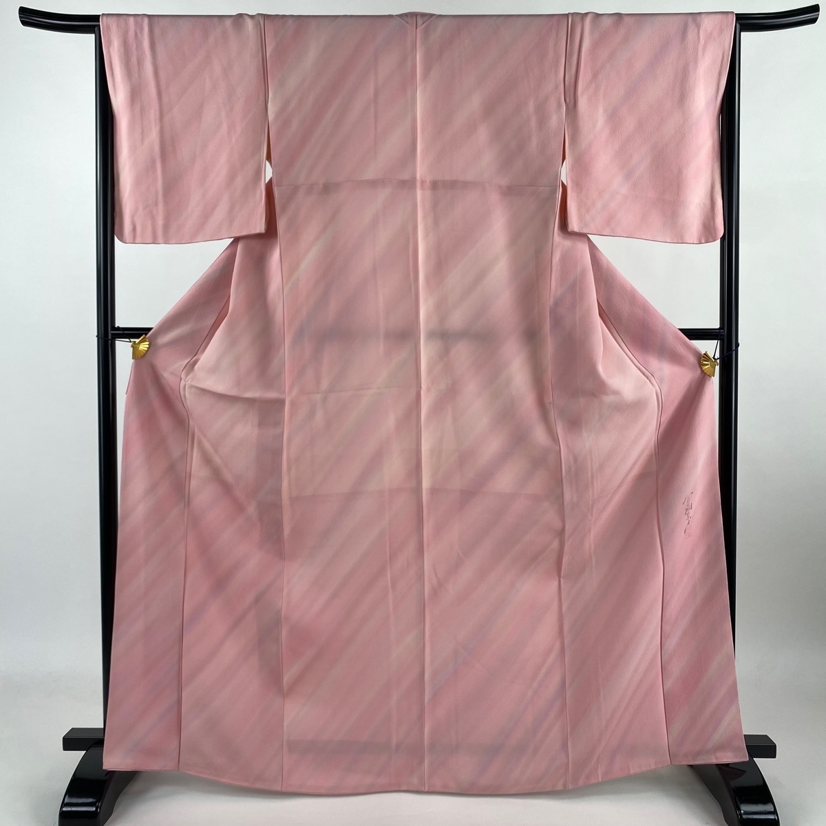 小紋 身丈166.5cm 裄丈66cm M 袷 斉藤三才 落款 斜縞 ぼかし ピンク 正絹 美品 秀品 【中古】拍卖