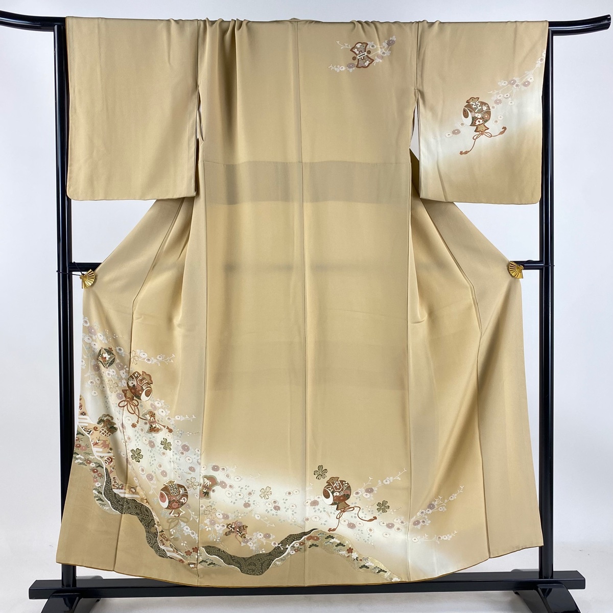 訪問着 身丈156cm 裄丈69cm L 袷 宝尽くし 菊 金糸 金彩 薄オレンジ 正絹 秀品 【中古】拍卖