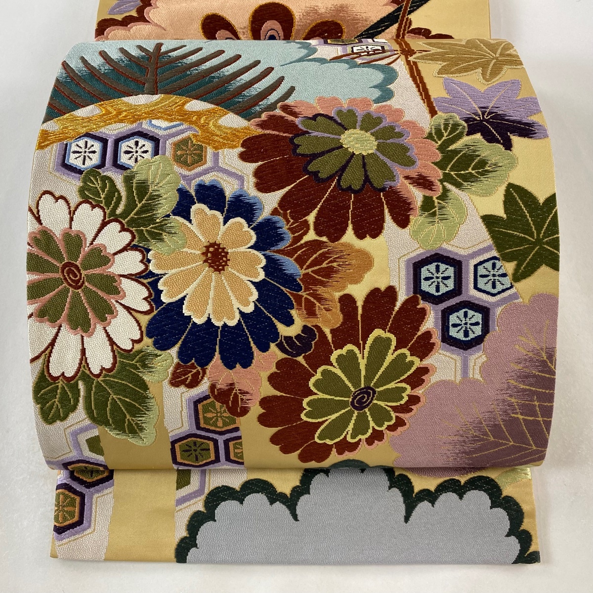 袋帯 美品 逸品 白綾苑大庭 落款 几帳 菊 金糸 唐織 薄黄土色 六通 正絹 【中古】拍卖