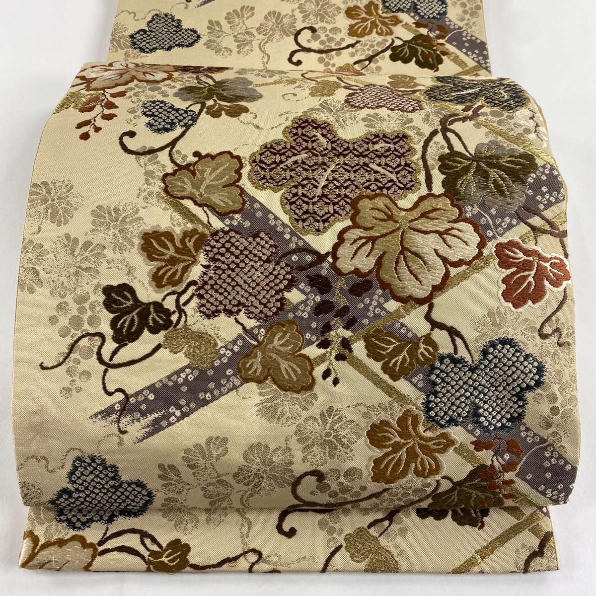 袋帯 名品 加納幸 落款 葡萄唐草 金糸 薄茶色 お太鼓柄 正絹 【中古】拍卖