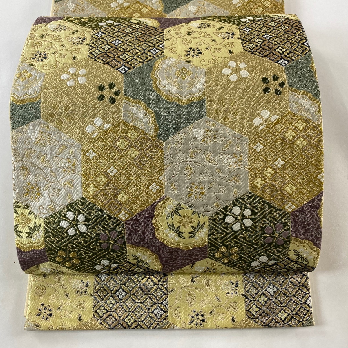 袋帯 秀品 亀甲 七宝 金糸 箔 ベージュ 六通 正絹 【中古】拍卖
