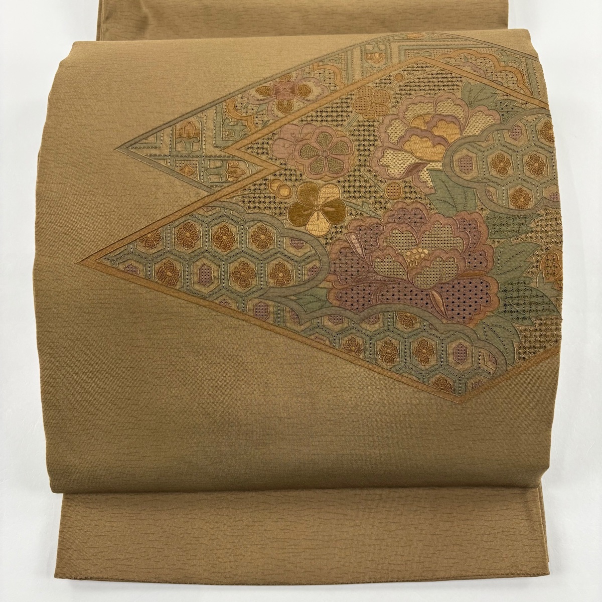 袋帯 美品 秀品 牡丹 雲文 刺繍 山吹茶色 お太鼓柄 正絹 【中古】拍卖