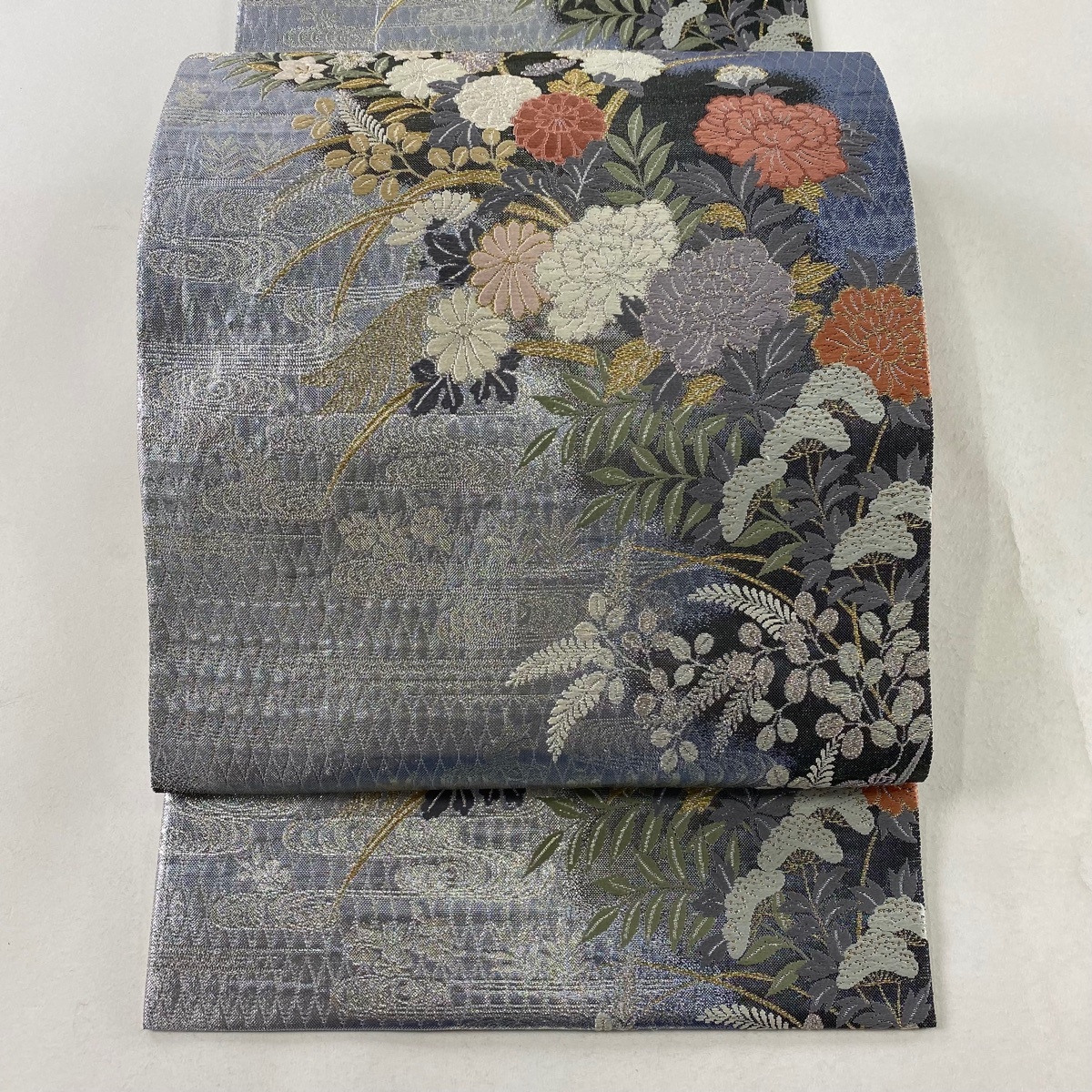 袋帯 美品 秀品 秋草 観世水 唐織 箔 銀色 六通 正絹 【中古】拍卖