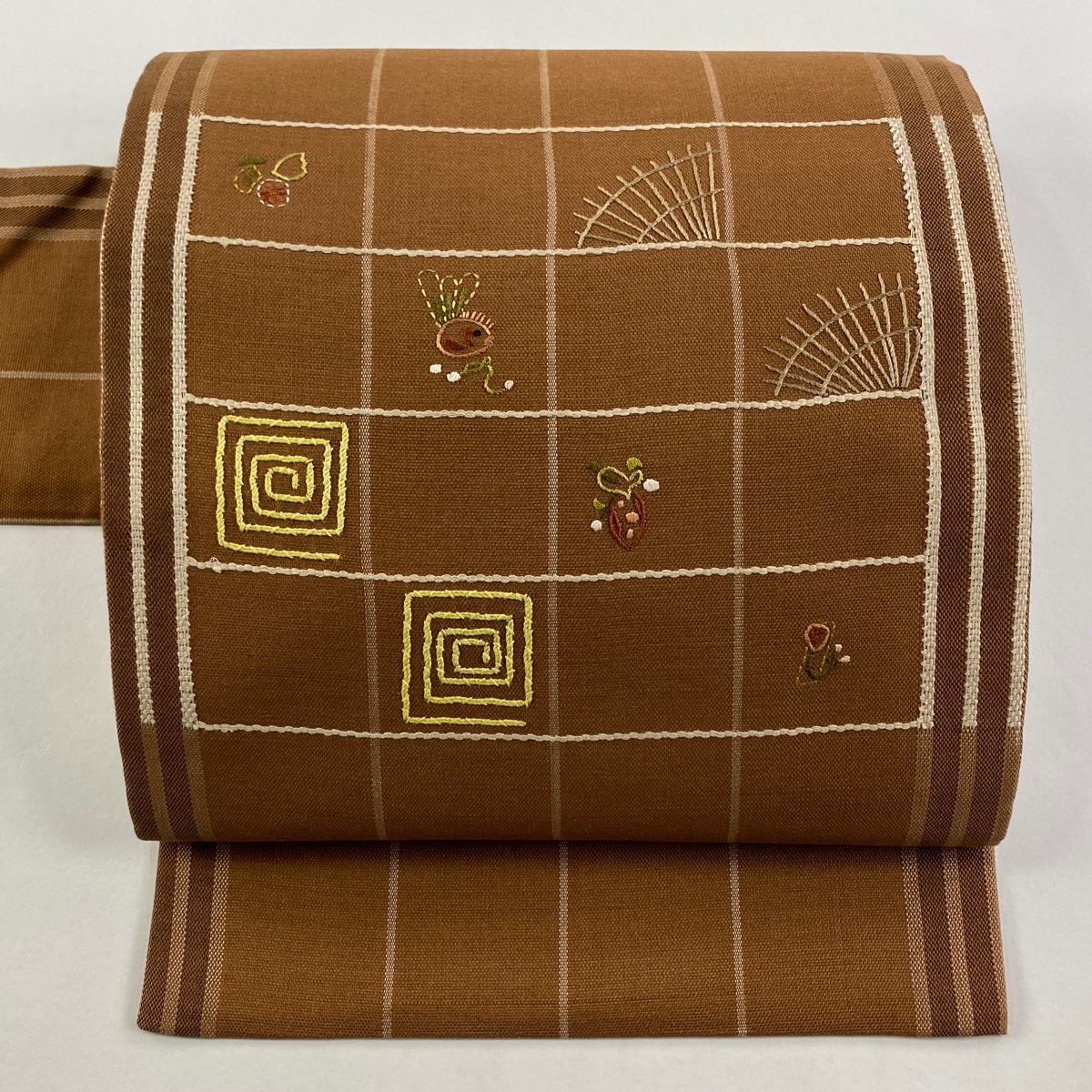 名古屋帯 美品 秀品 幾何学模様 生り物 刺繍 茶色 正絹 【中古】拍卖