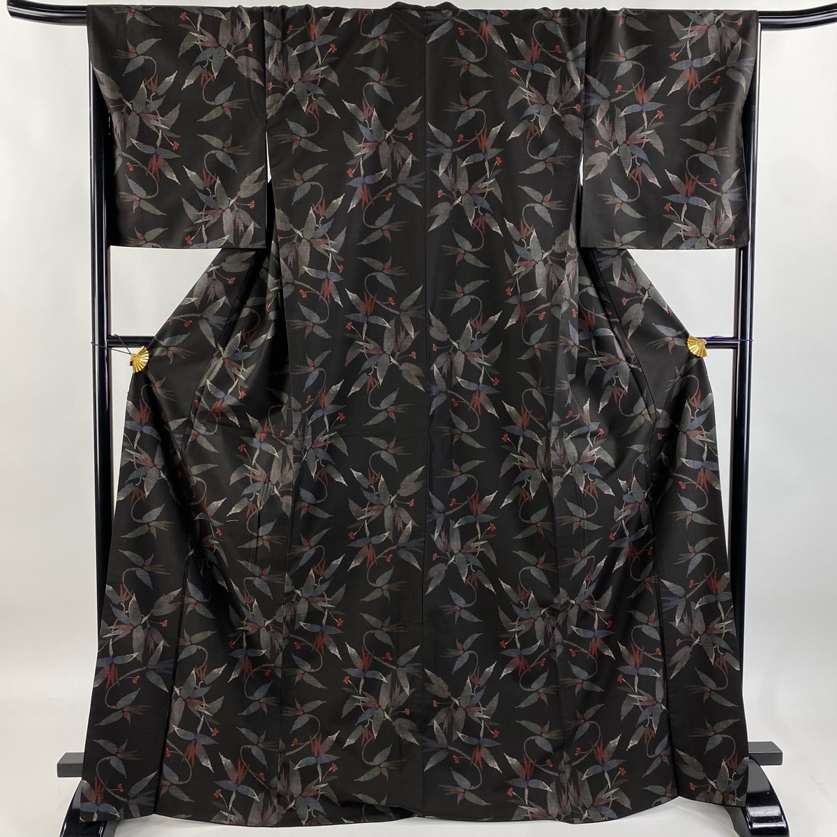 紬 身丈171cm 裄丈67.5cm L 袷 草花 焦茶色 正絹 美品 秀品 【中古】拍卖