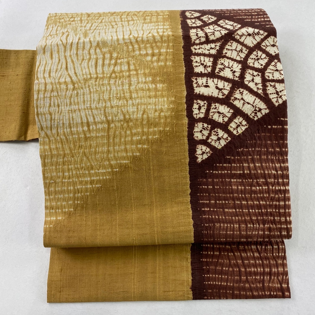 名古屋帯 美品 秀品 幾何学模様 絞り 染め分け 黄土色 正絹 【中古】拍卖