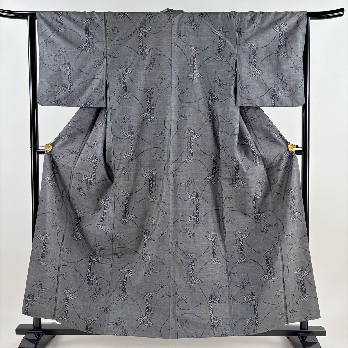 大島紬 身丈159cm 裄丈64cm M 袷 証紙 唐草 絣柄 黒灰 正絹 秀品 【中古】拍卖