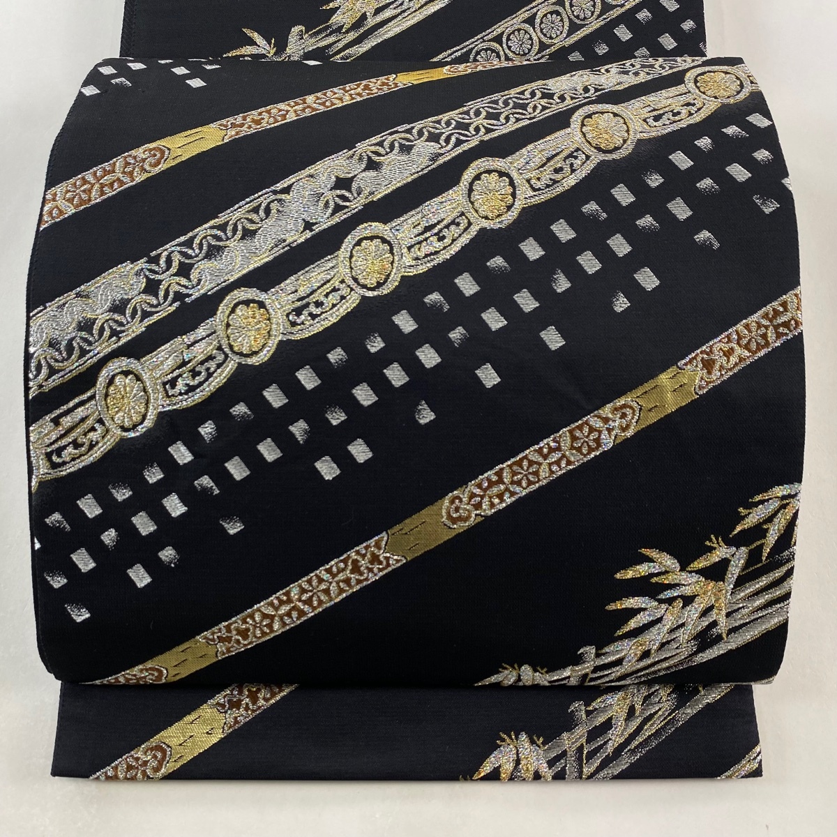 袋帯 美品 秀品 菊 笹 銀糸 箔 黒 六通 正絹 【中古】拍卖