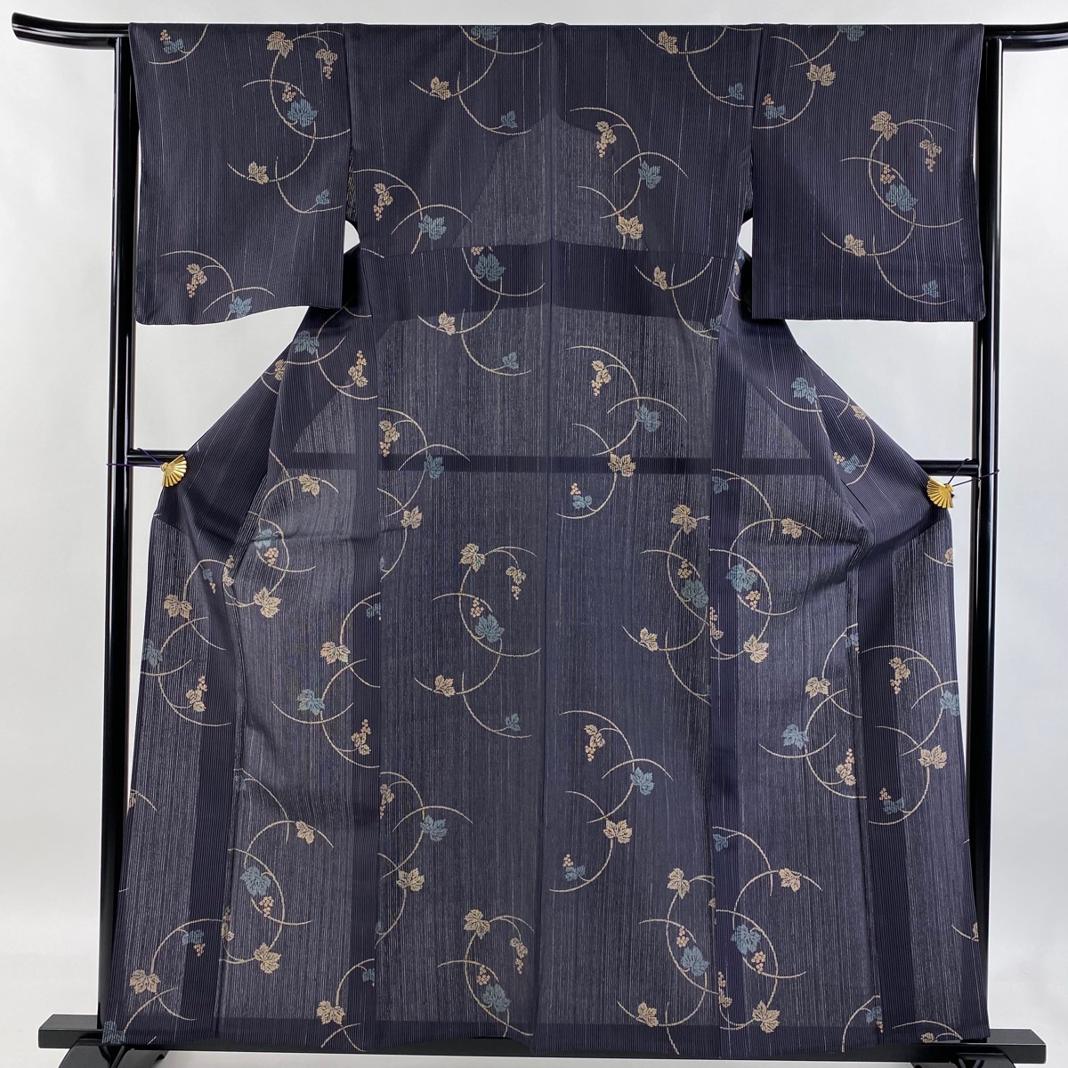 小紋 身丈159cm 裄丈63.5cm S 薄物 やまと 葡萄 縞縦 墨色 正絹 美品 秀品 【中古】拍卖