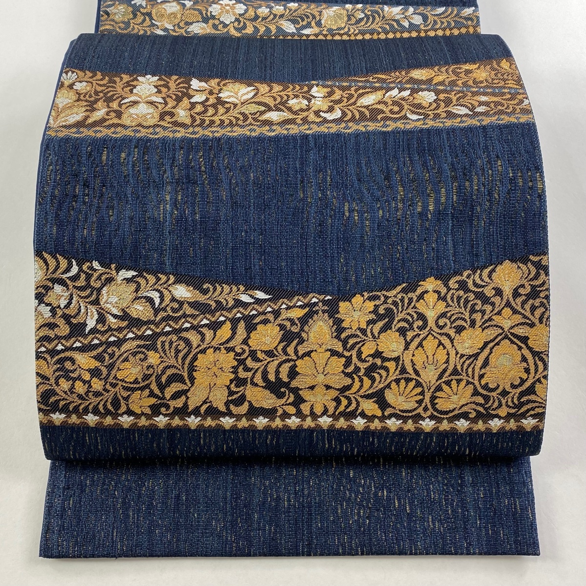 袋帯 美品 名品 紅花染 草花 段縞 金糸 箔 濃紺 六通 正絹 【中古】拍卖