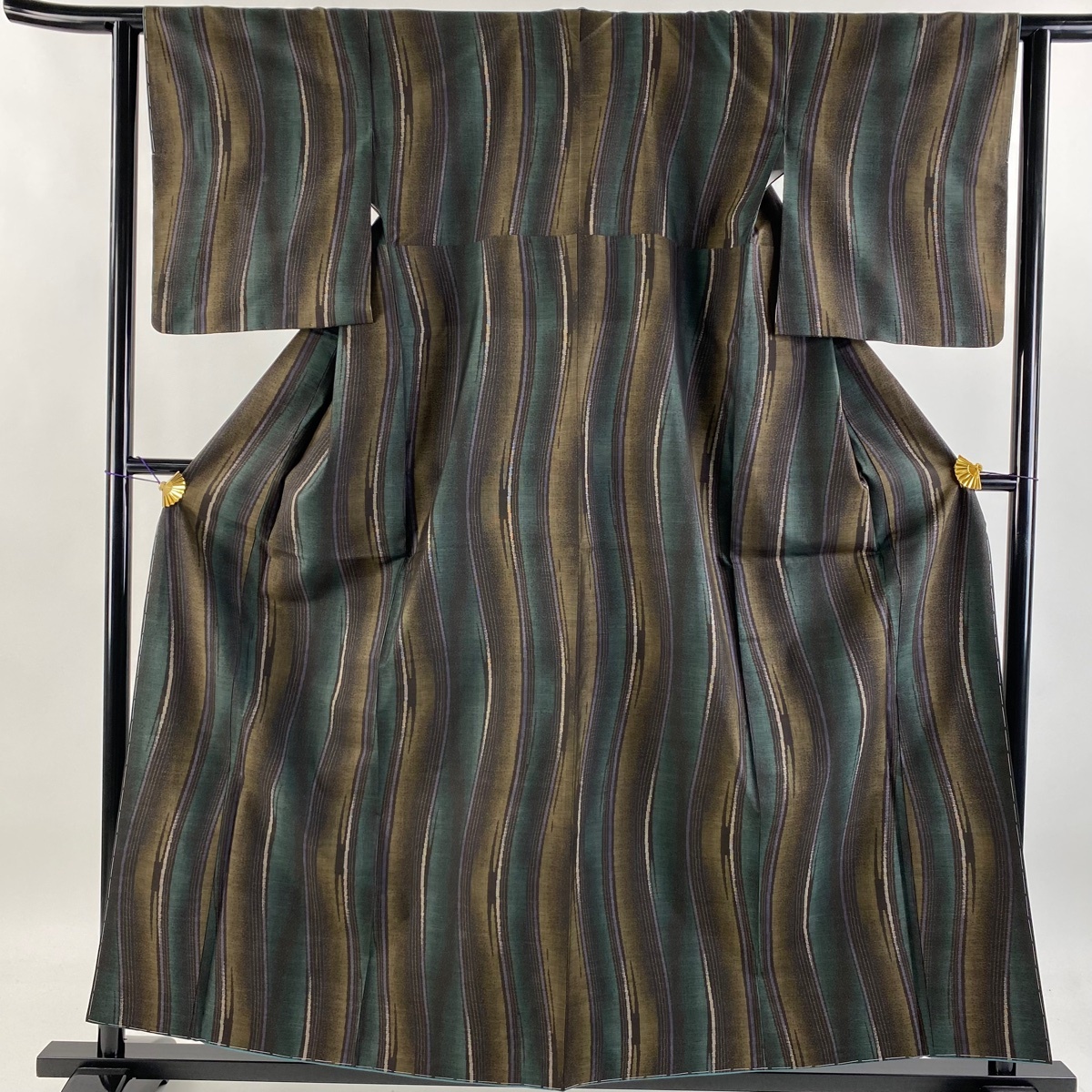 大島紬 身丈158cm 裄丈62.5cm S 袷 ほていや 純泥染 証紙 よろけ縞 焦茶色 正絹 美品 逸品 【中古】拍卖