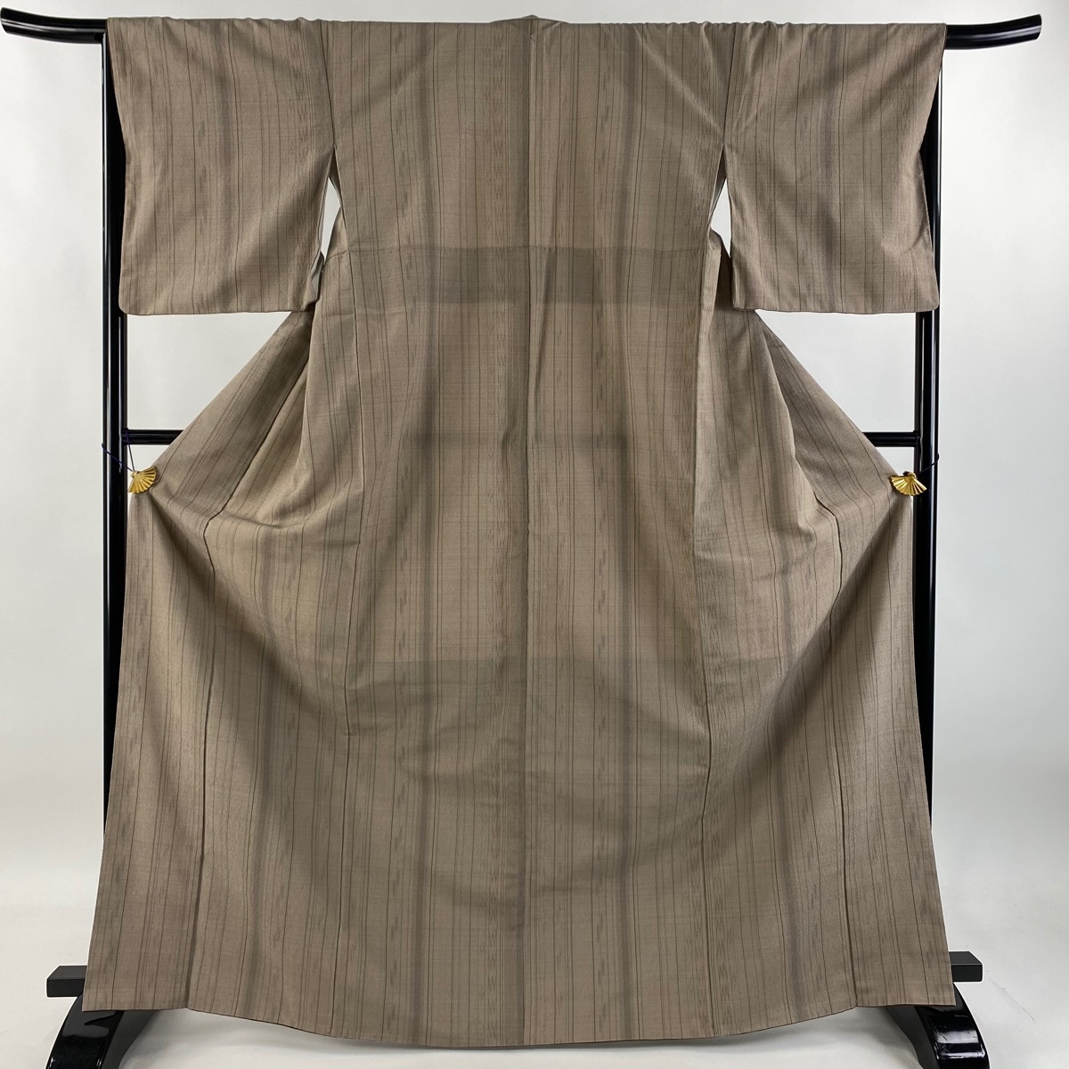 小紋 身丈168.5cm 裄丈67cm M 袷 縦縞 薄茶色 正絹 秀品 【中古】拍卖