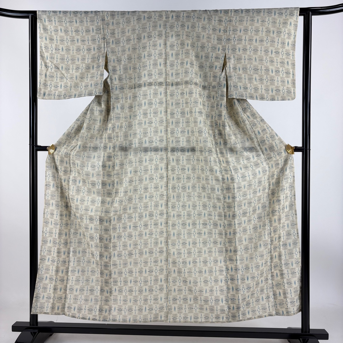 紬 身丈154cm 裄丈62.5cm S 薄物 夏紬 変わり市松 矢絣 ベージュ 正絹 秀品 【中古】拍卖