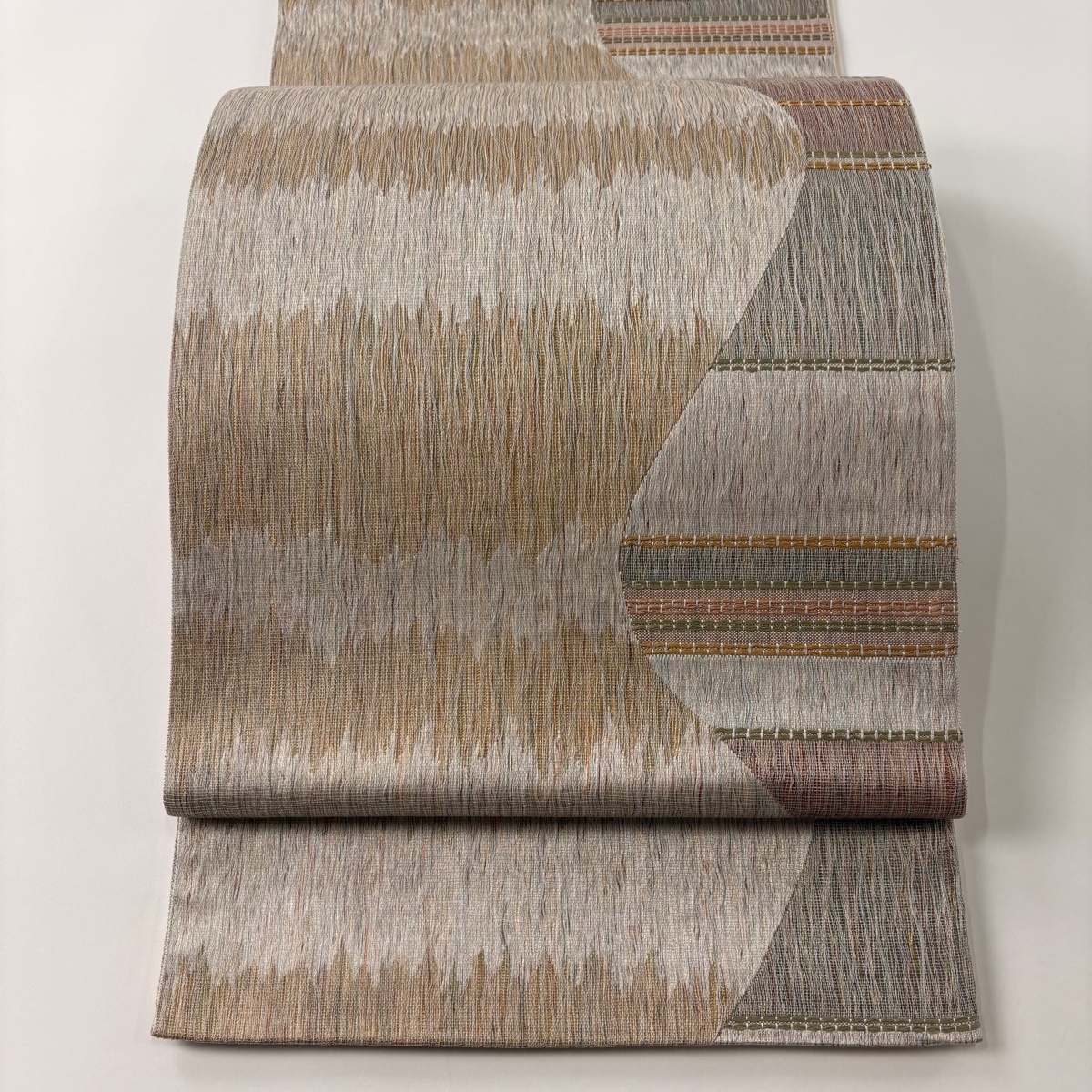 袋帯 美品 秀品 落款 創作工房 夢幻 草木染 幾何学模様 金糸 灰白 全通 正絹 【中古】拍卖