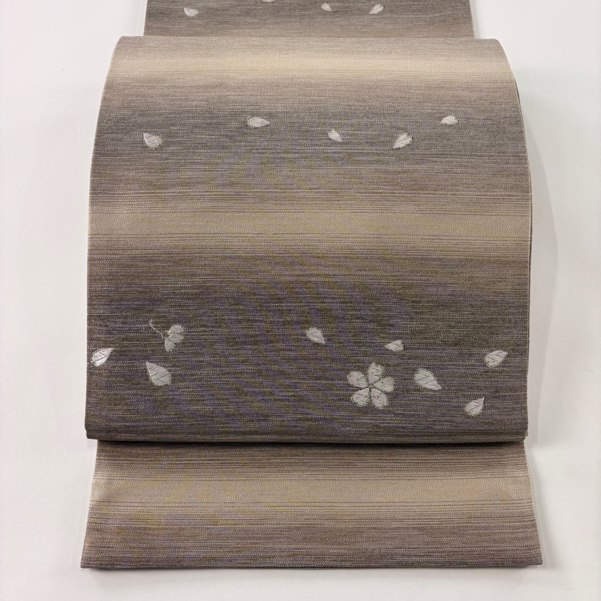 袋帯 美品 名品 桜 花びら 銀糸 唐織 灰茶 全通 正絹 【中古】拍卖