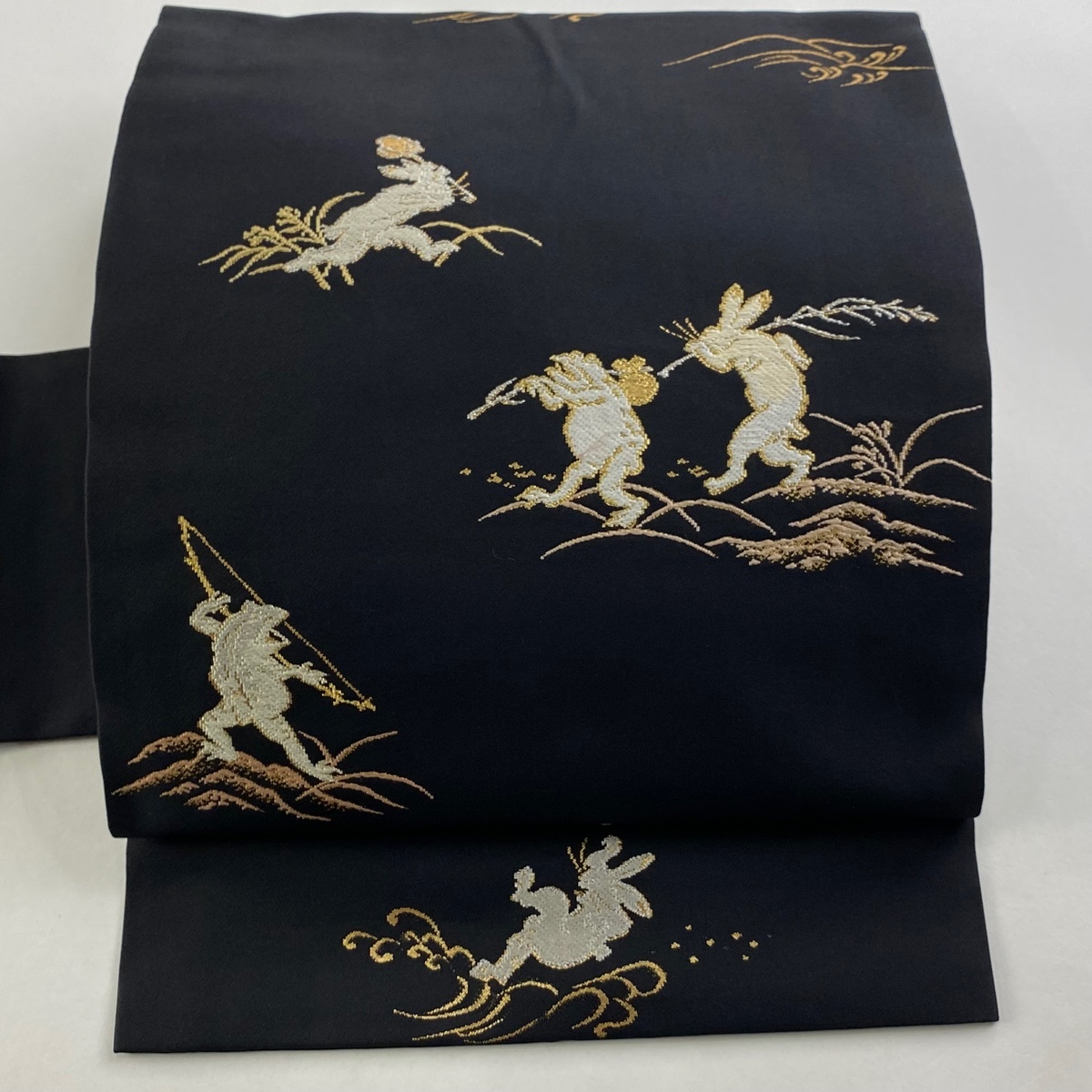 名古屋帯 逸品 鳥獣戯画 うさぎ 金銀糸 箔 黒 正絹 【中古】拍卖