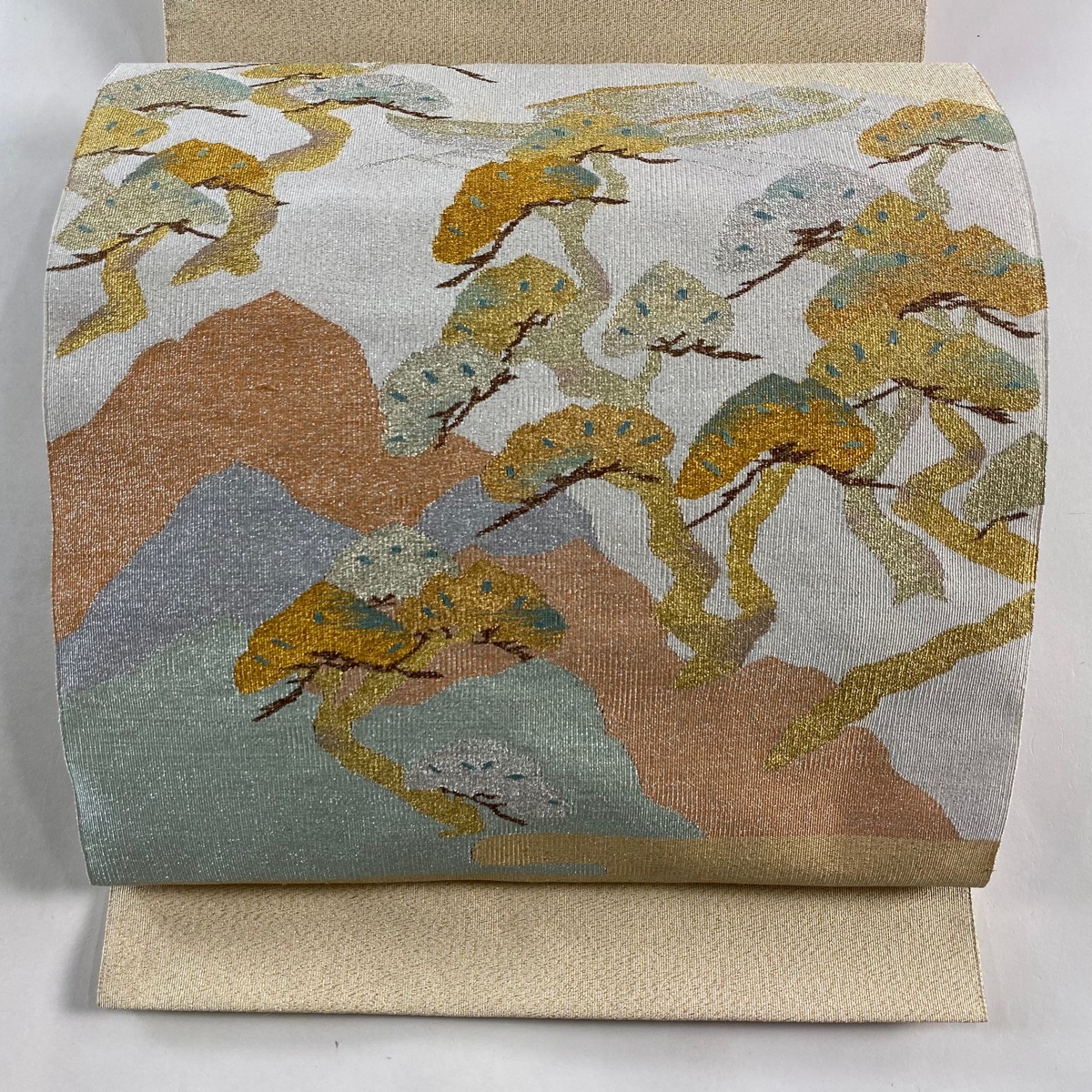 名古屋帯 美品 秀品 八寸名古屋帯 松葉仕立て トンネル仕立て 松 山並み 金銀糸 灰白 正絹 【中古】拍卖