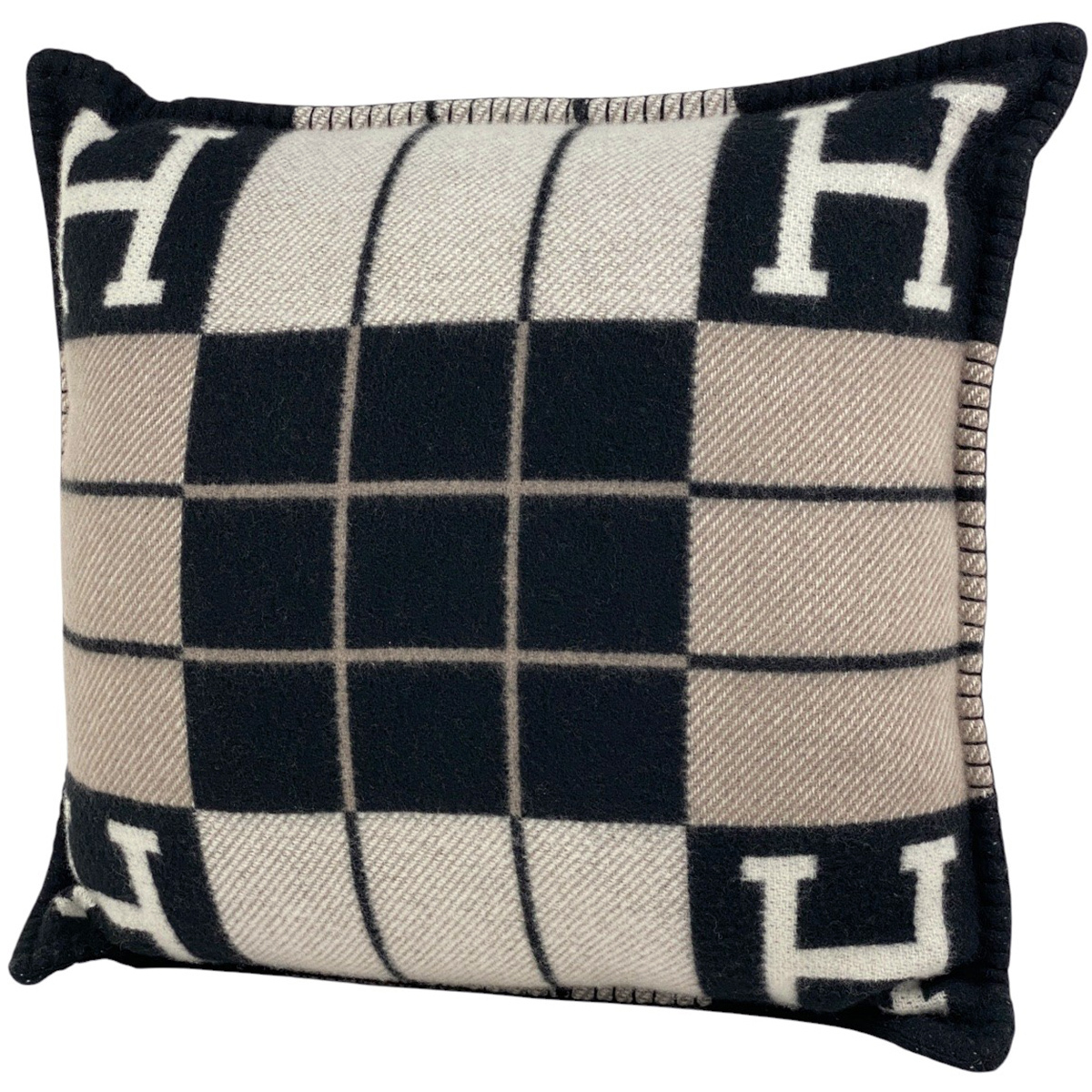 エルメス HERMES クッション アヴァロン3 PM ジャカード織 Hロゴ 毛 カシミヤ エクリュ ノワール 【中古】拍卖