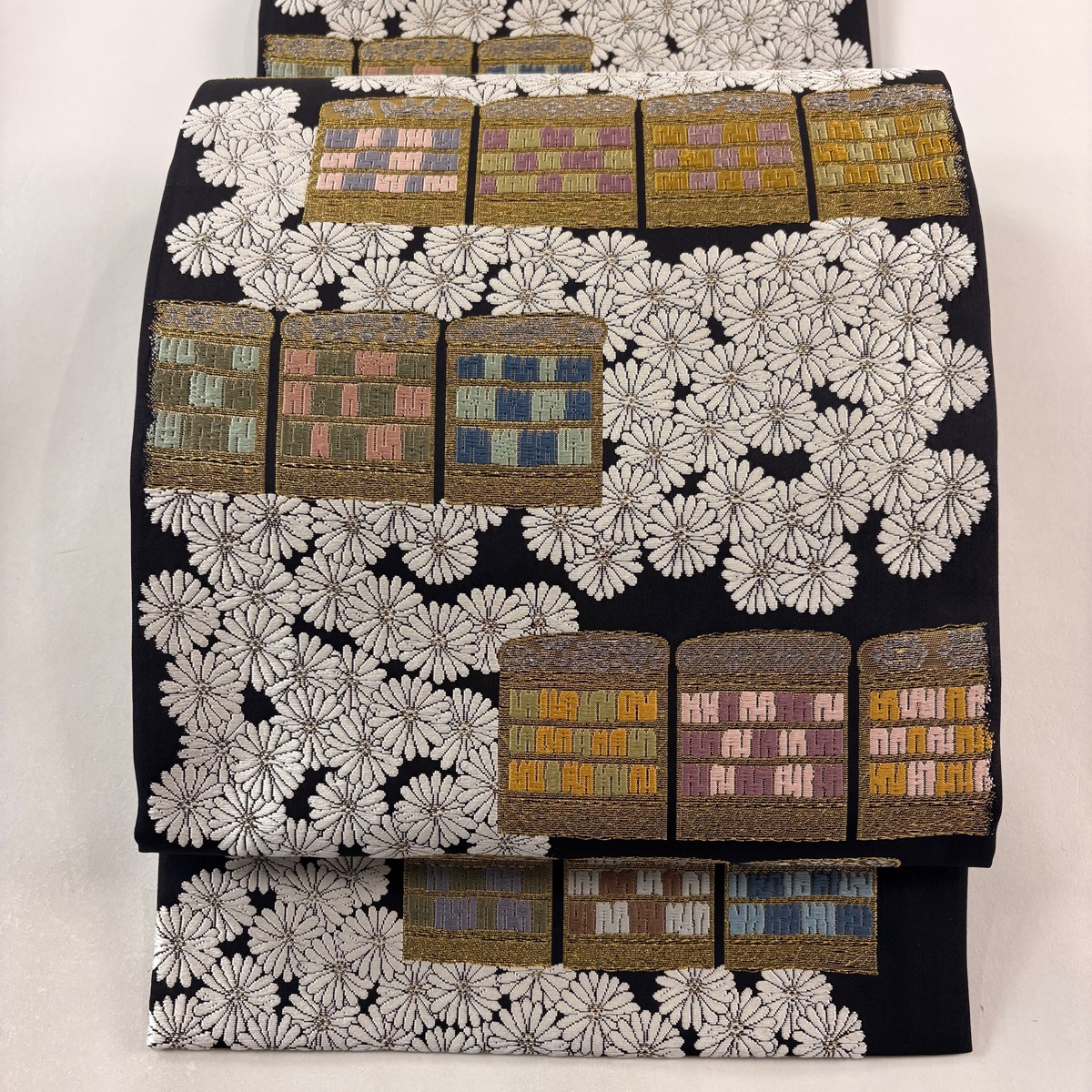 袋帯 美品 名品 鎧威 菊 金銀糸 箔 黒 六通 正絹 【中古】拍卖