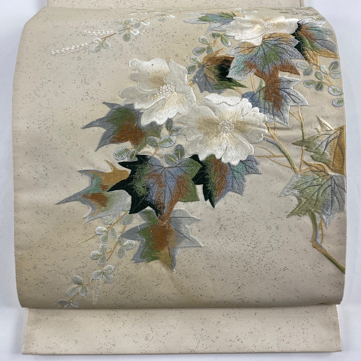 袋帯 秀品 枝花 萩 刺繍 銀糸 ベージュ お太鼓柄 正絹 【中古】拍卖